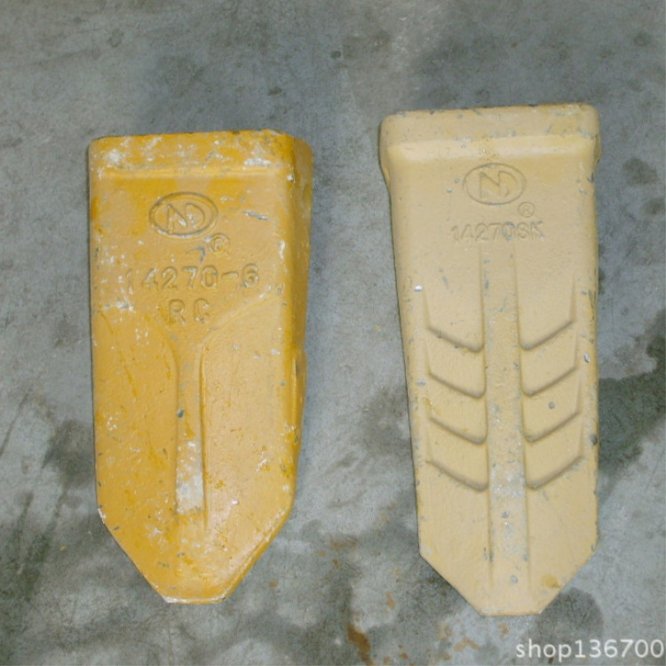 进口挖掘机配件  PC400-6挖掘机 斗齿  208-70-14152