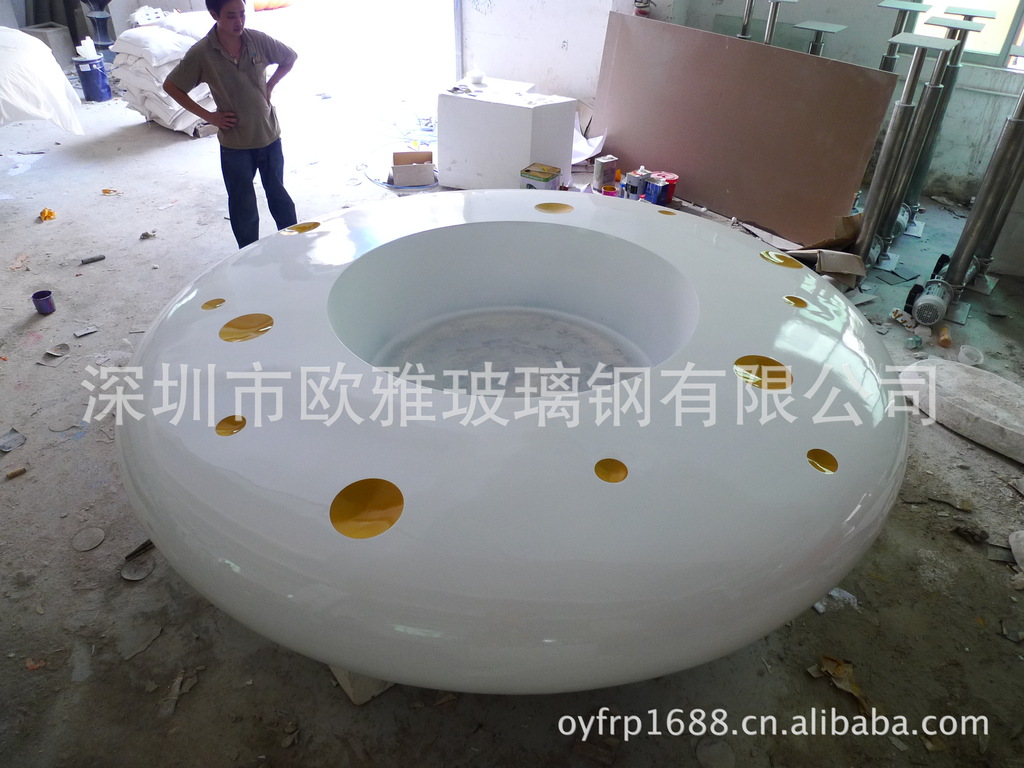 供应大玻璃钢圆形花盆 白色圆形大花盆 景观造型美陈玻璃钢雕塑