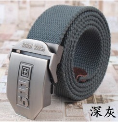 深灰色