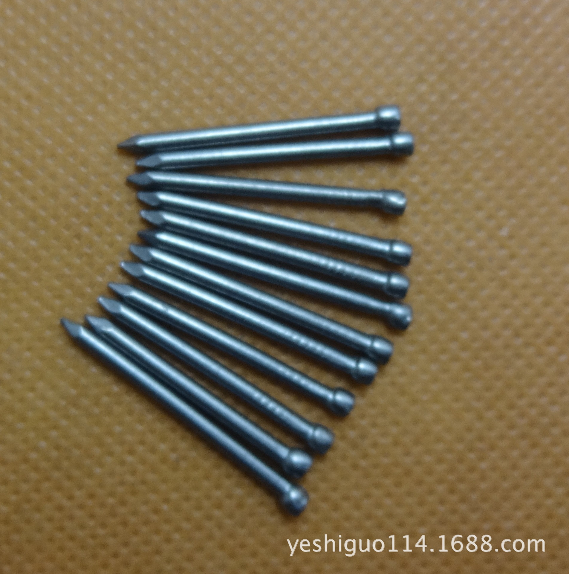 抛光铁钉长度直径16mmx1.3mm,20x1.6mm,25x1.6mm用于建材五金