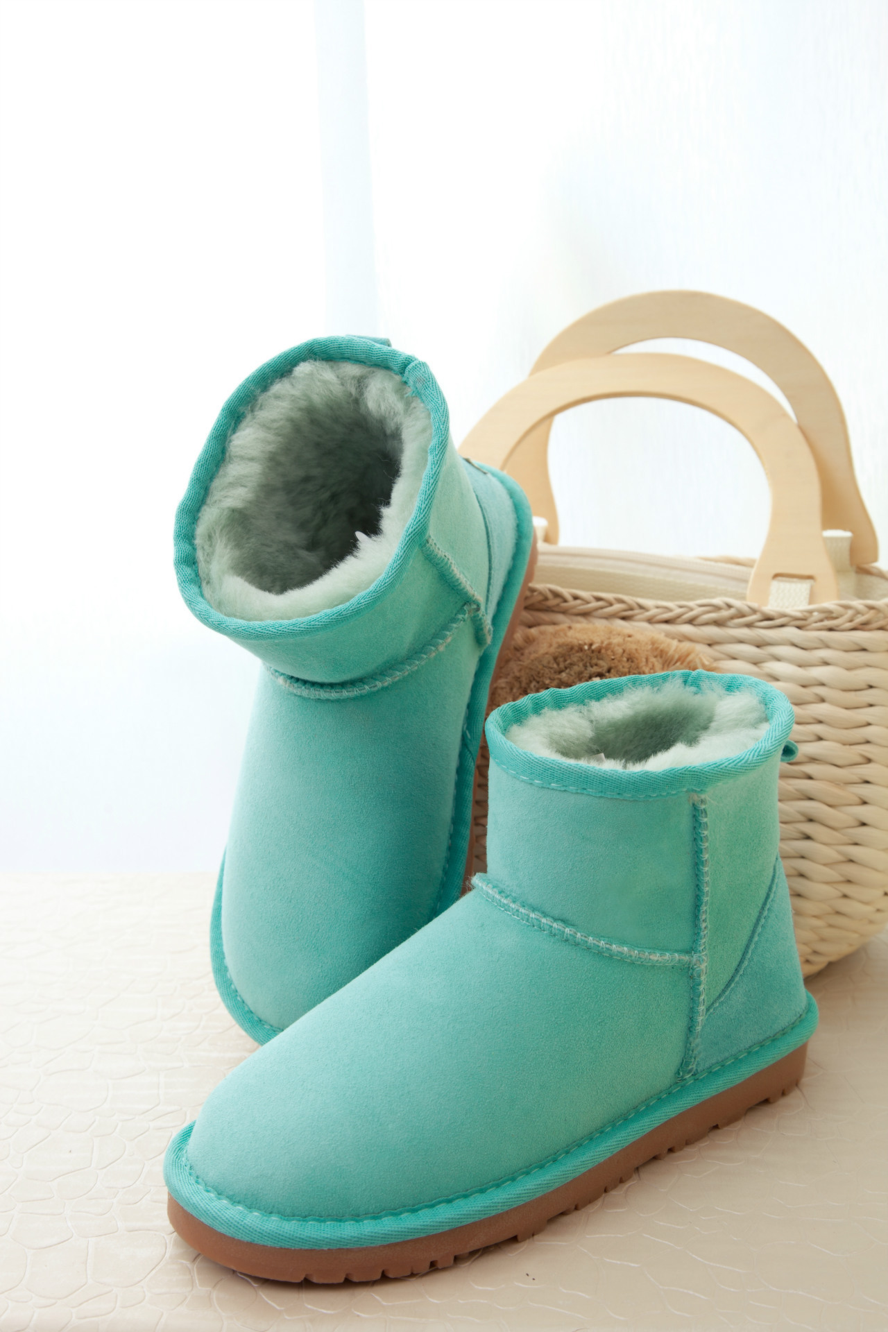 1050016015_1793995830