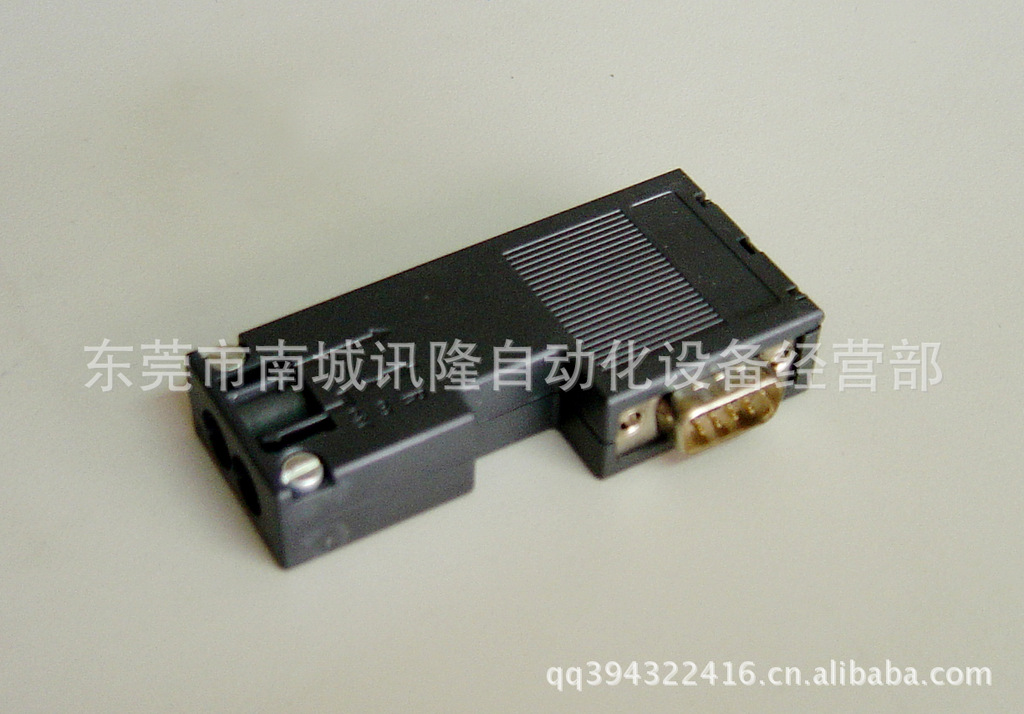 总线连接器带隔离12MBd 90度角出线，无编程口SISC 972-0BA18
