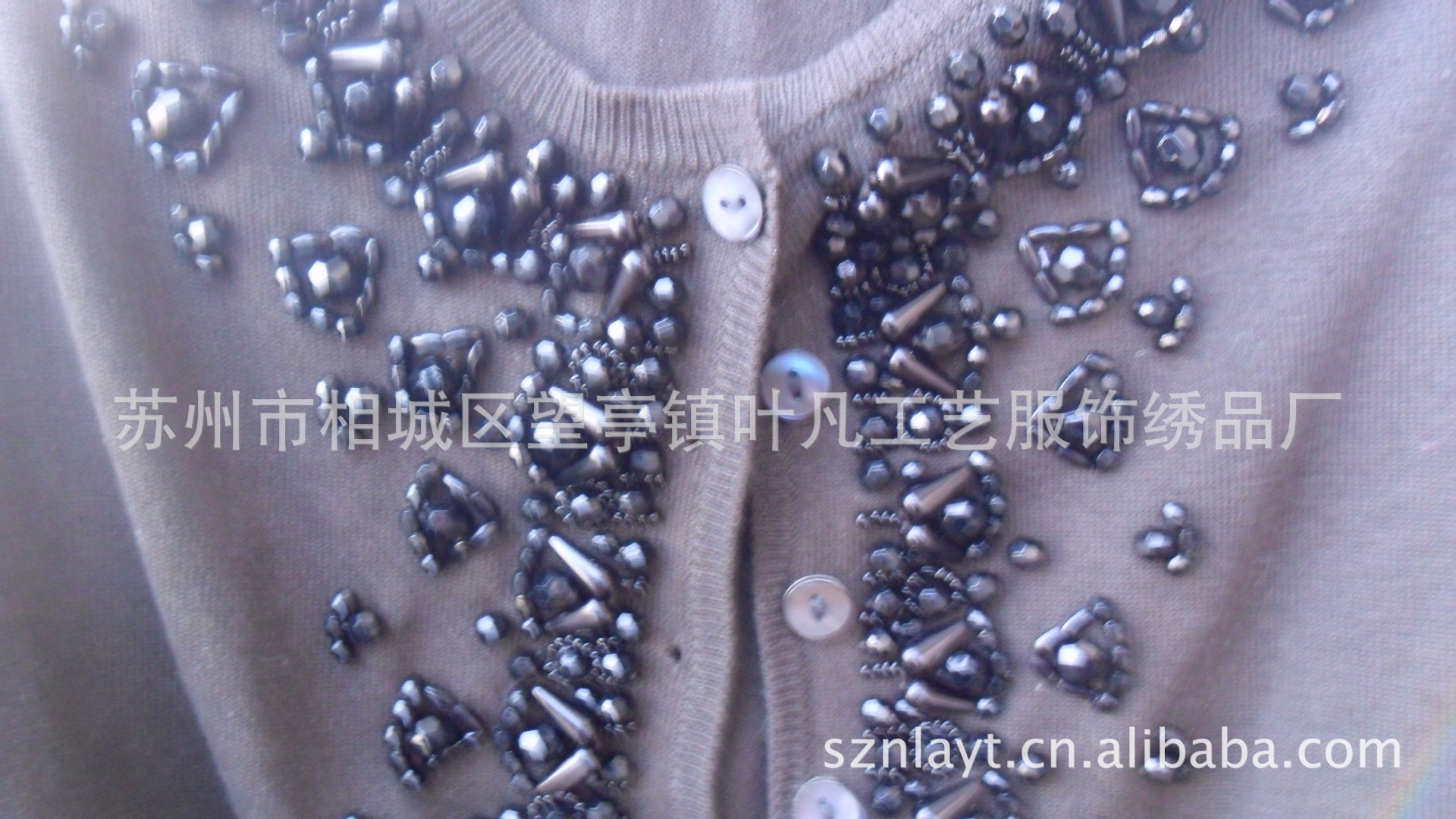 销售批发 羊毛衫订珠 圆领女装手工订珠 时尚衣领手工订珠