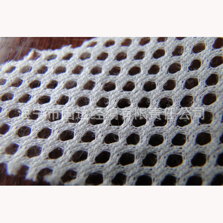 厂家供应经编起绒网眼布 低弹网眼布 服装内里 涤纶网眼布