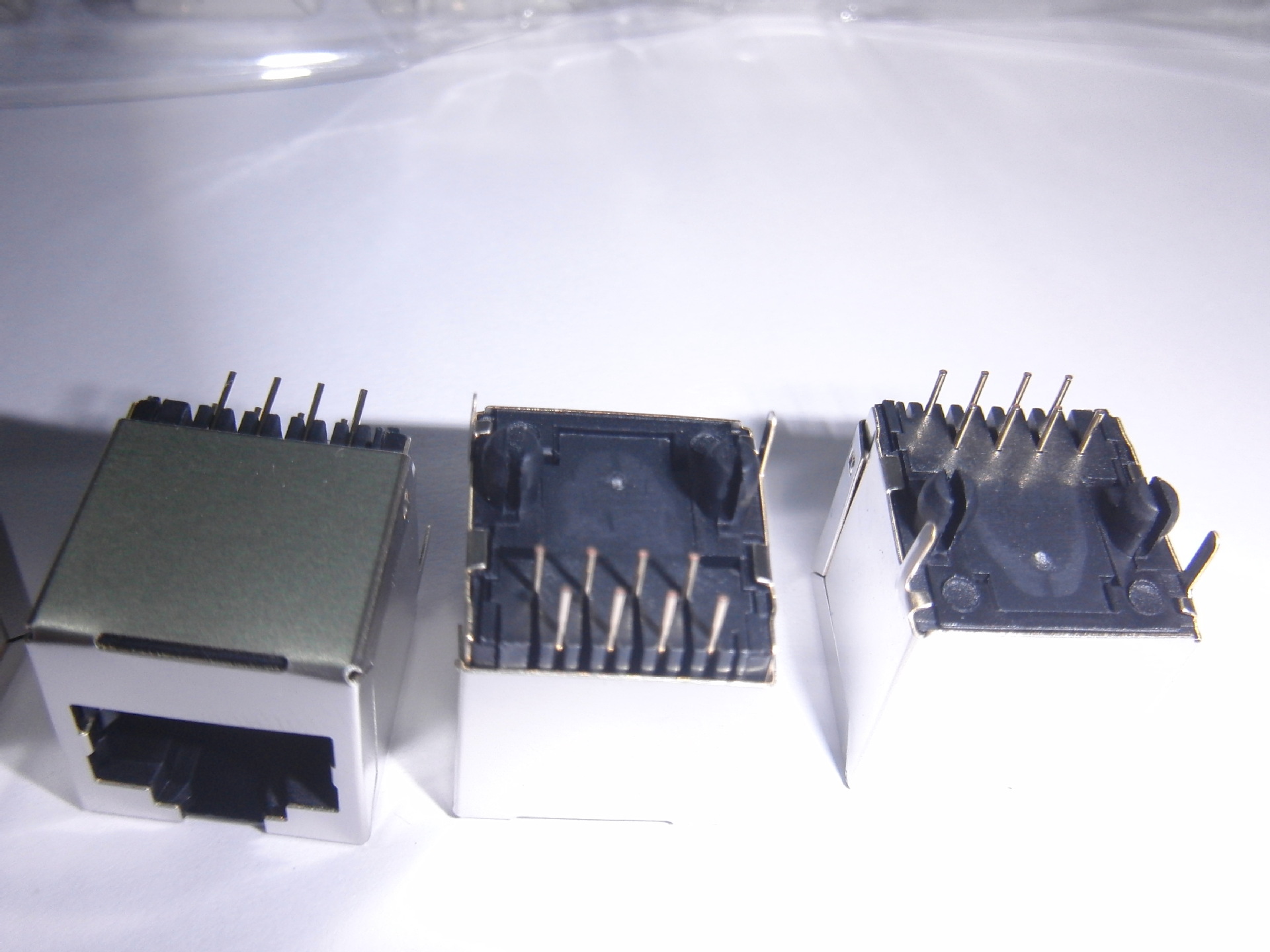 优价RJ45网络插座180度直插RJ45连接器