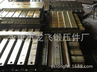 批发破碎机配件 颚式 反击式 圆锥式 立轴冲击破 振动筛 喂料机等