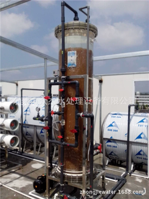 Оборудование для производства ультрачистой воды методом обратного осмоса с ионообменной смешанной структурой, производительность 500 л/ч, для химической промышленности и использования мочевины.