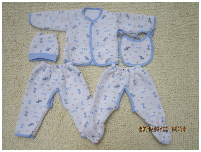 Coffret cadeau pour bébé - Vêtements + Fournitures - Ref 1962471 Image 5