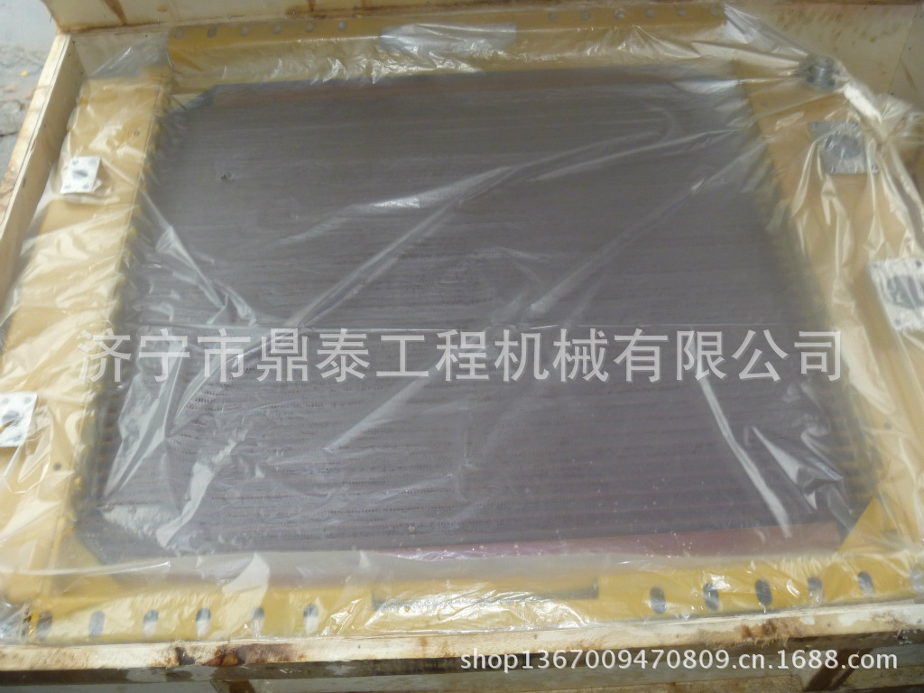 山推推土机配件 山推SD32推土机水箱  175-03-C1002