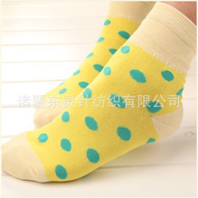 �m��Ů�n����m���ļ�����͸��\�ڼ�ɫ����ϵ�ɐ۲��c