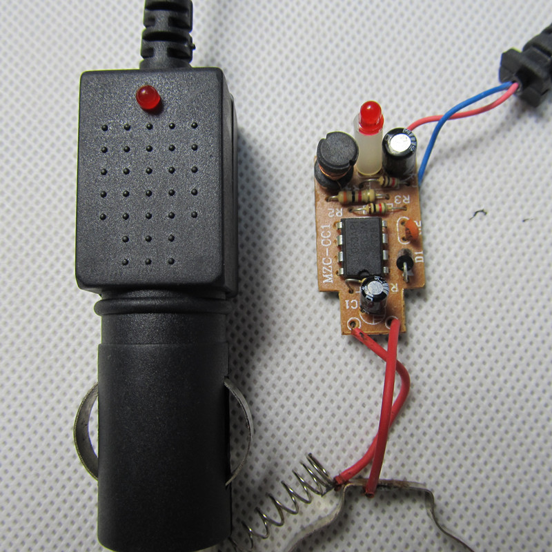 跨境 智能IC 手电筒头灯车载充电器 3.7V4.2v 18650锂电池充电器