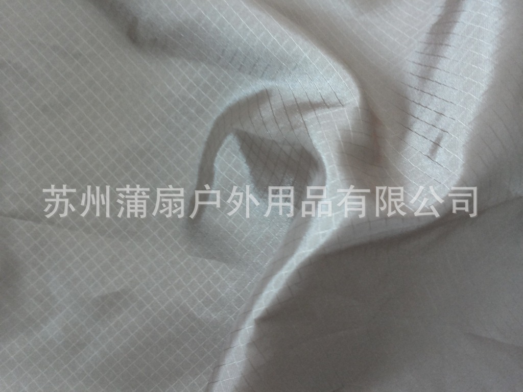 新款羽绒服防寒防绒睡袋面料 360T涤纶闪光菱形格防水面料