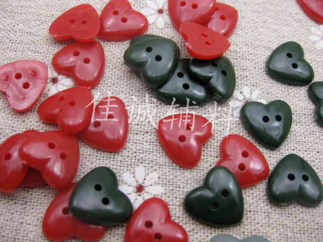 多色立体桃心纽扣 圣诞配件 DIY塑料钮扣 1.3CM