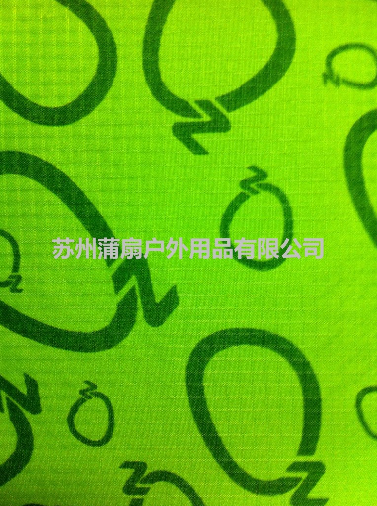 硅油硅油尼龙面料超轻超薄印花帐篷面料一面硅一面PU2,000mm雨衣