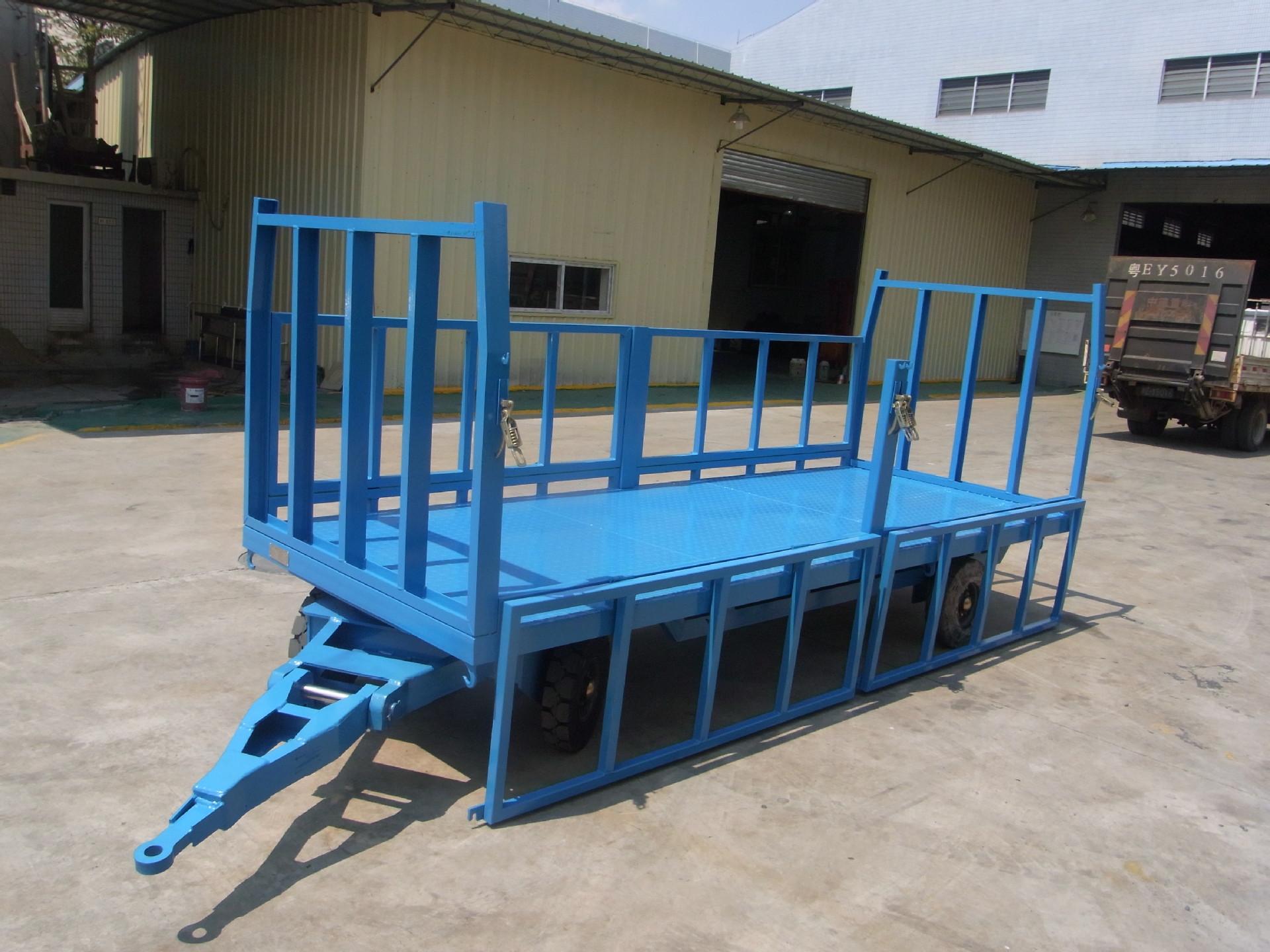 3T带护栏式平板拖车 厂家直销工业拖车,农用拖车