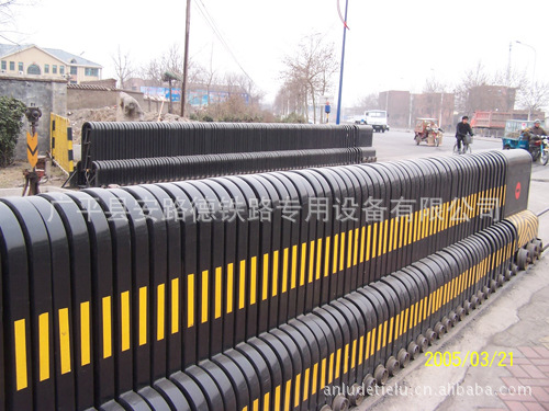 供应铁路道口伸缩式栏门铁路道口伸缩门铁路道口栏木机道口栏门机