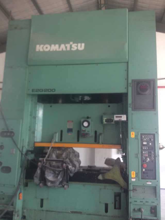 日本小松龙门冲床 二手小松200T双轴冲床     日本龙门冲床200T