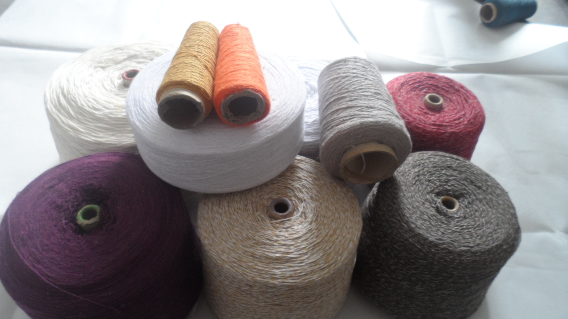 批发32支纯棉纱线 有色棉纺纱双股棉线棉纱 针织机织纱线厂家直销