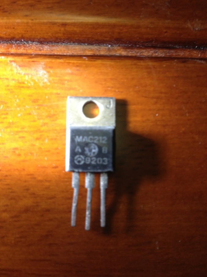 专营三极管批发MAC212A8 MAC212现货供应 质量保证 价格优惠