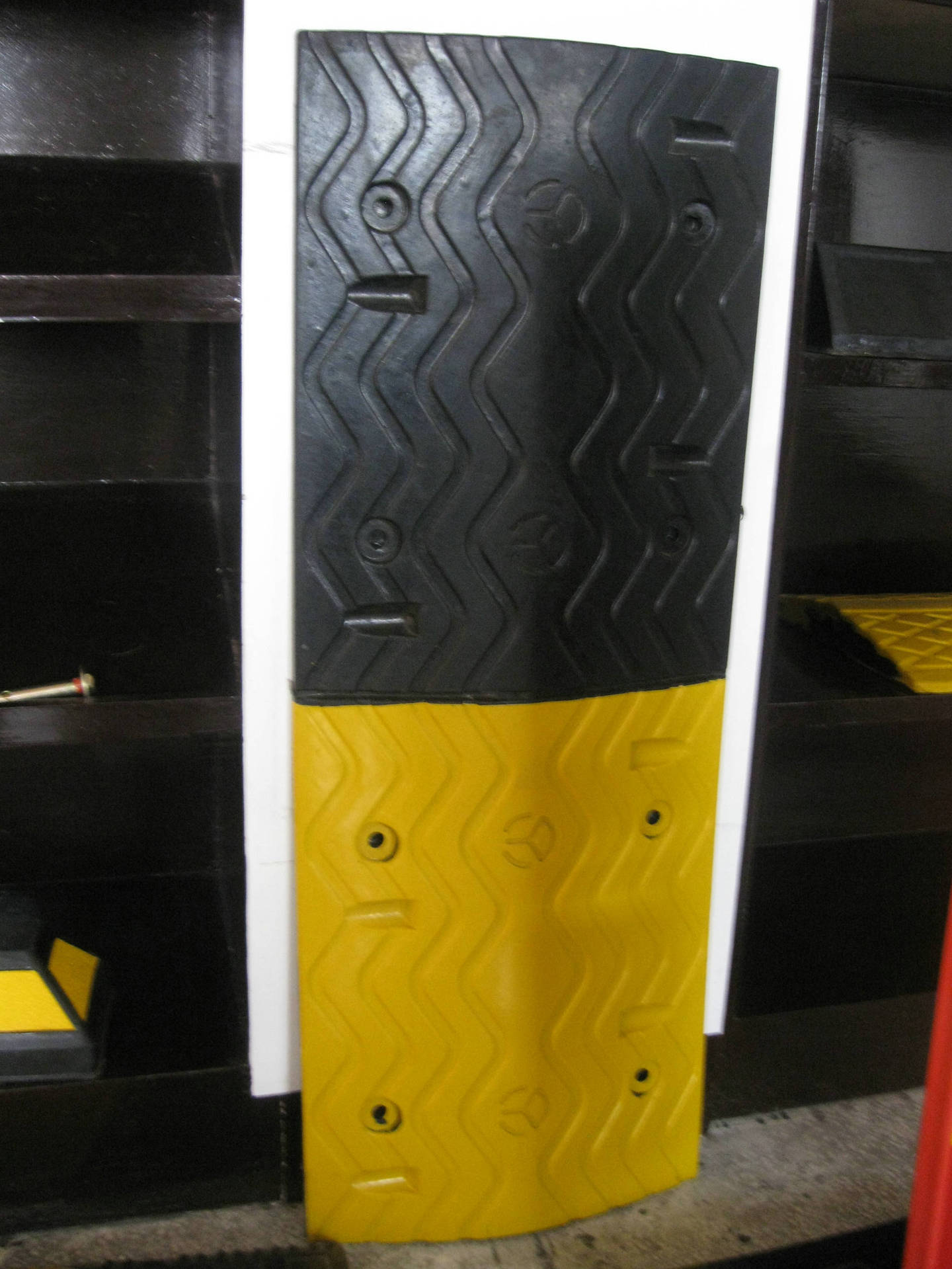 38cm加宽型橡胶减速带 角质细腻 道路高速 波浪纹减速带