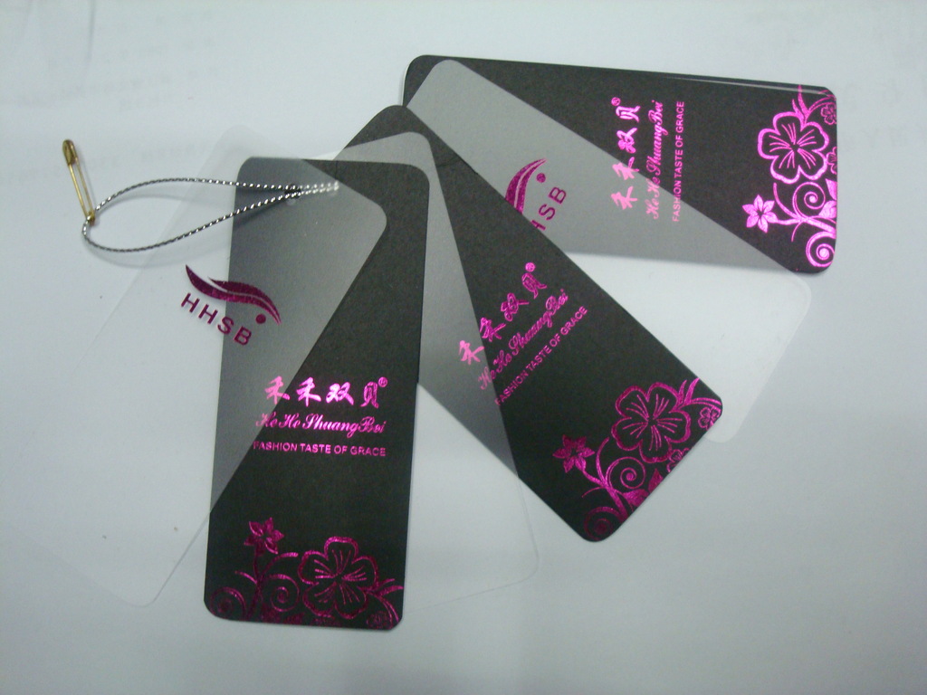 厂家设计制作 服装吊牌 磨砂 塑料纸牌 彩色烫金吊牌 帽子 手套
