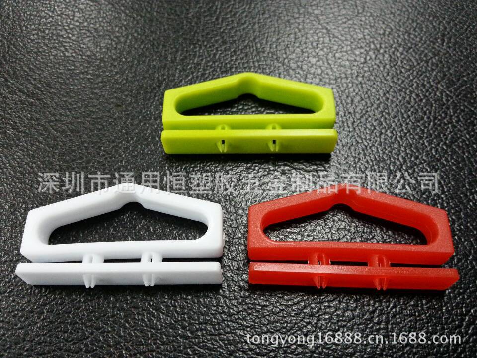 通用恒供应耳机盒包装盒挂钩PP盒挂扣PE彩盒挂钩三角塑料挂钩