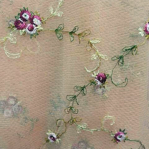 小花型网底绣花面料 电脑绣花工艺 春夏服饰面料 厂家直销