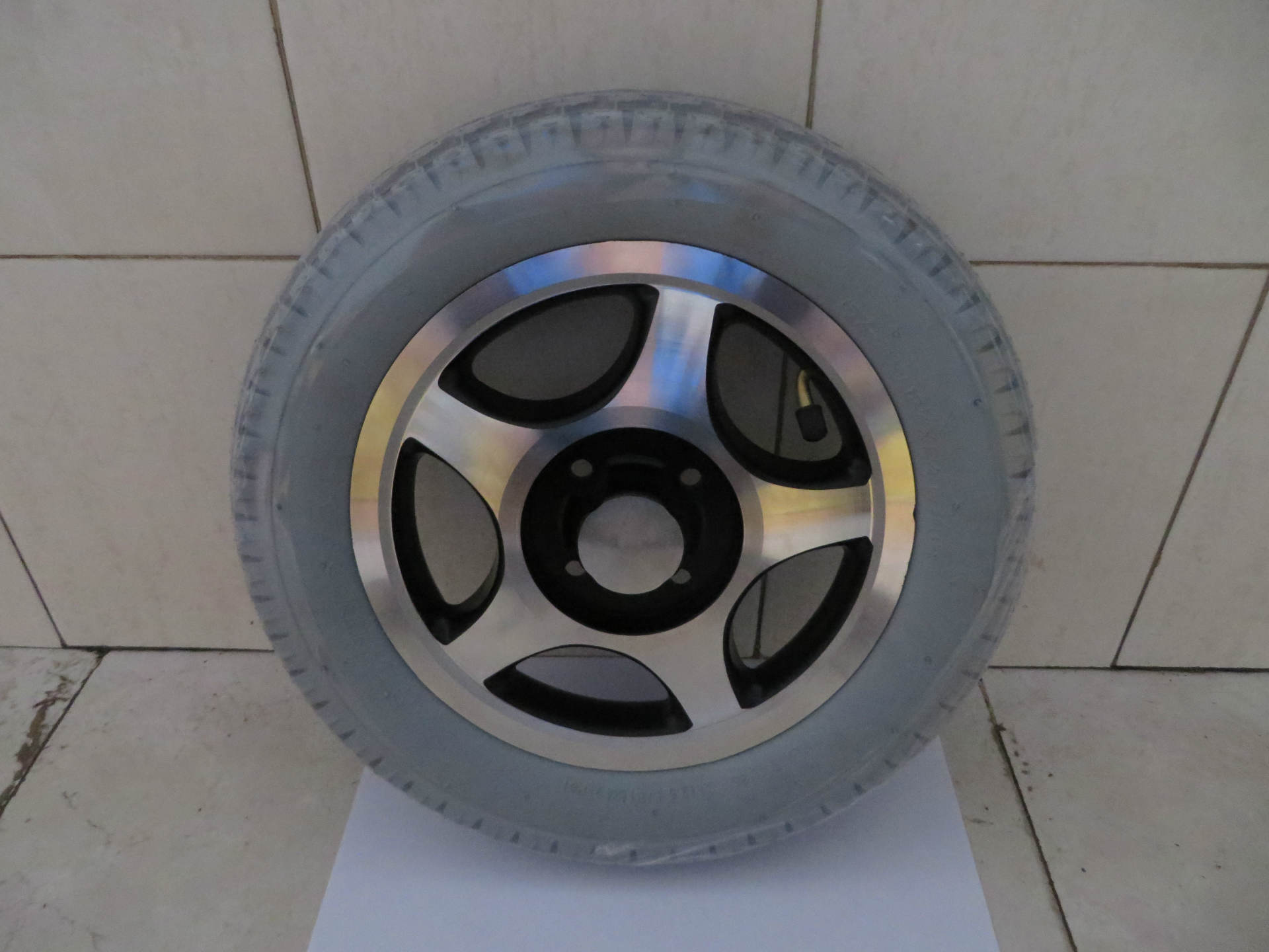 12寸充气轮灰色电动轮椅配件铝合金轮毂脚轮万向轮玩具碰碰车