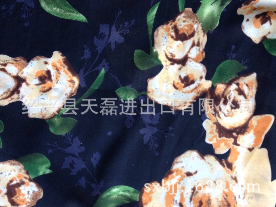 春夏优质女装布料化纤面料新品印花弹力绒雪纺