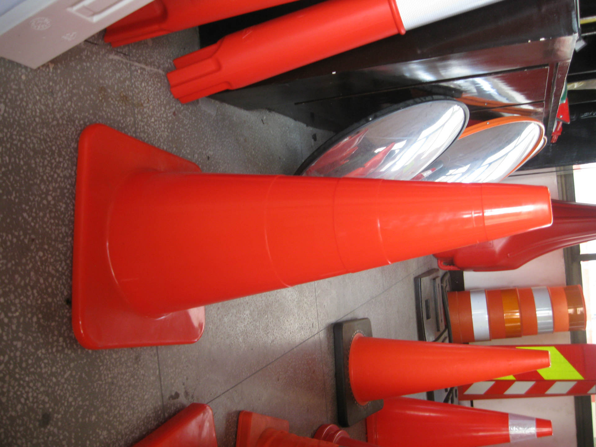 塑料路锥 pvc柔性路标 出口南美路锥 72cm 75cm高 3.5kg加重型