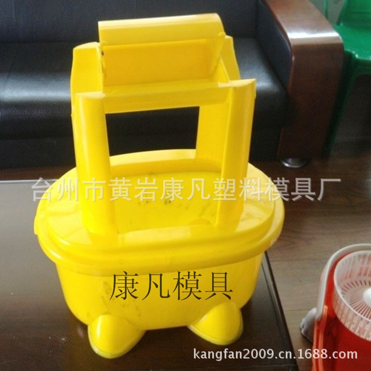 新款塑料垃圾桶模具,台州黄岩做垃圾桶模具厂家