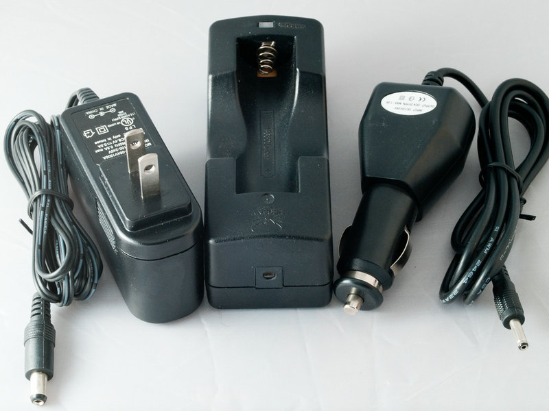 热销18650充电器套装 18650锂电单槽充电器+车充+适配器便携