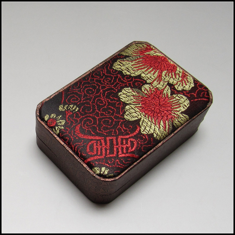 高档吊坠挂件首饰盒子批发 方形 菊花绒面饰品盒子 礼品包装品