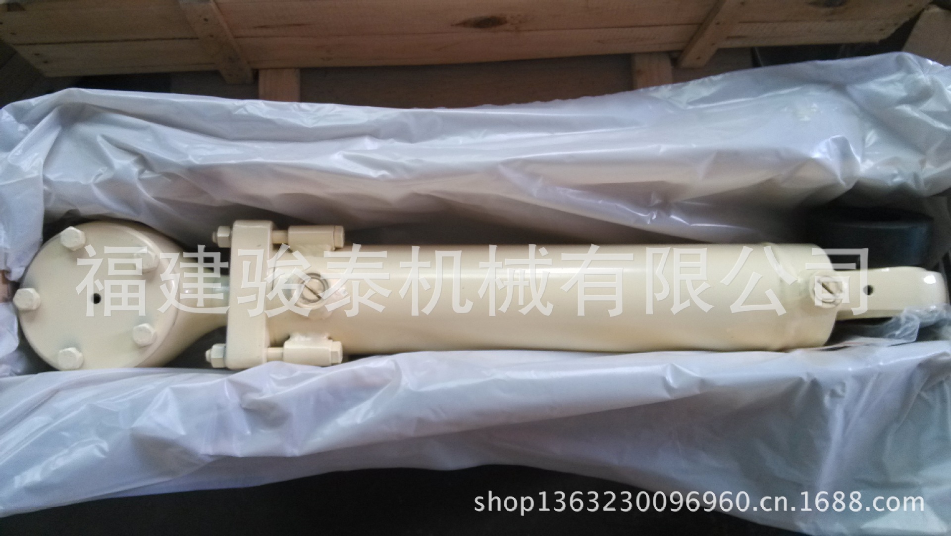 特雷克斯3305配件 转向油缸 09253602