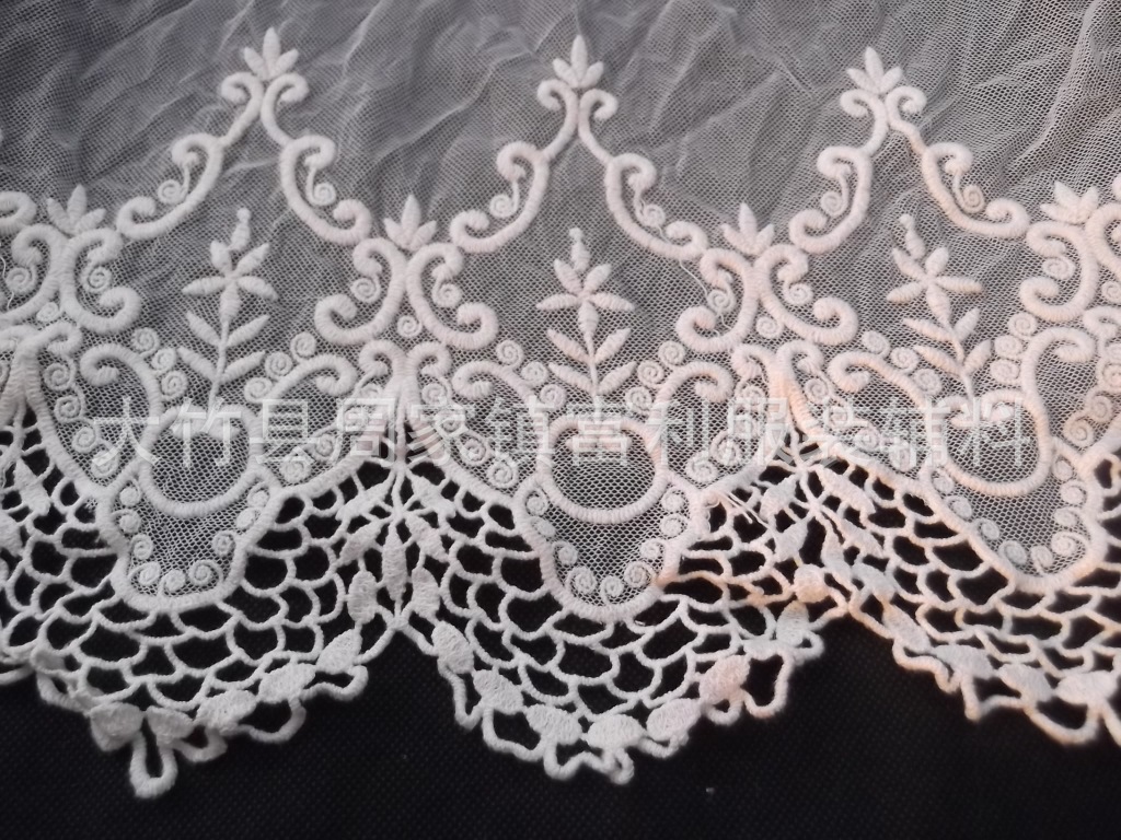 全棉绣花布热销裙边绣花面料 水溶花边绣花 服装辅料