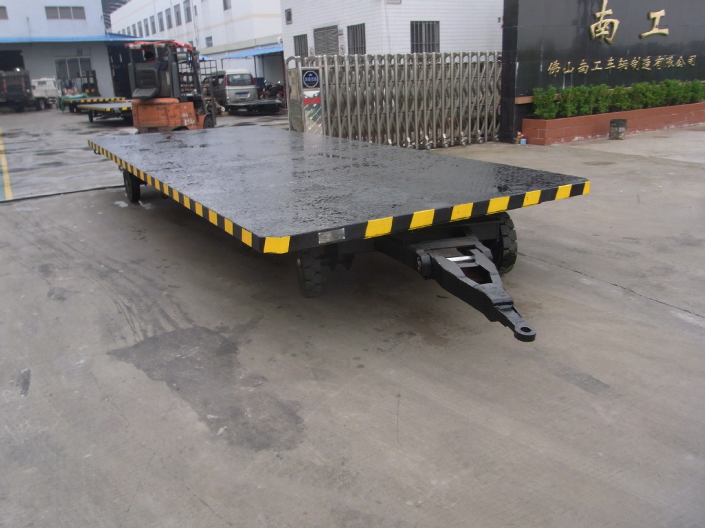 厂家供应3T带尾灯标准平板拖车 拖车