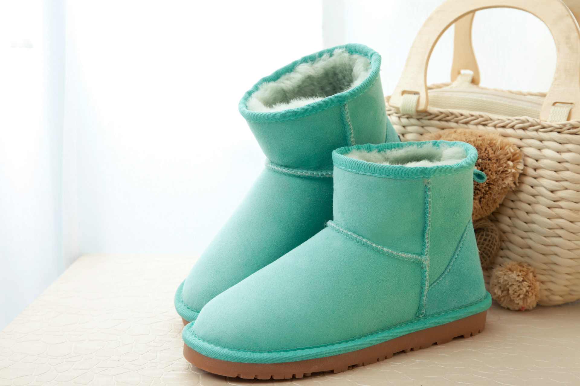 1050016036_1793995830