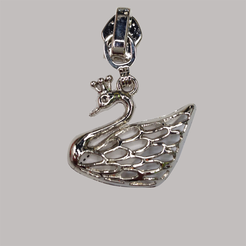 【伟兴辅料】提供时尚箱包拉链头厂家直销搭配潮流动物拉链头