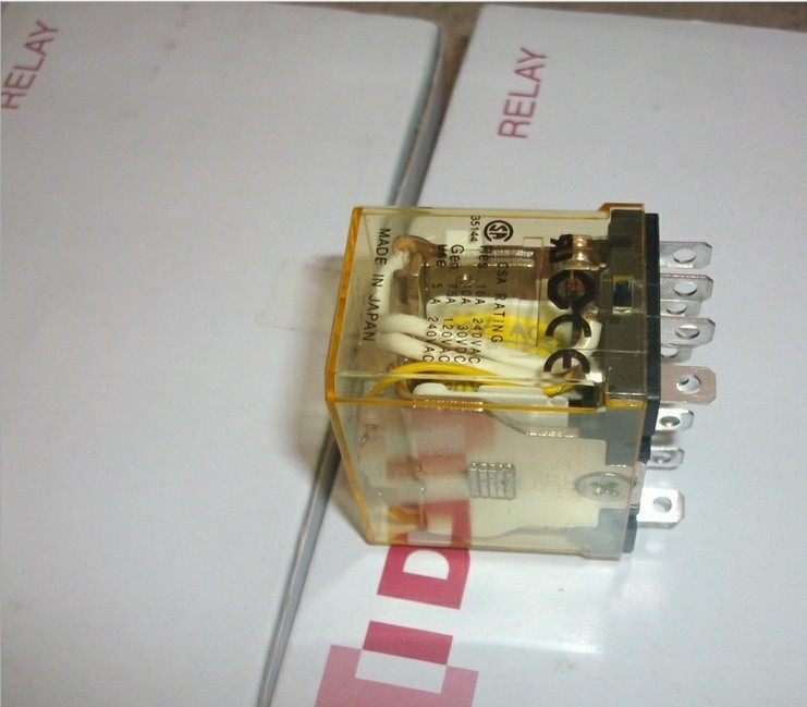 小型继电器    RH4B --UL    AC220V