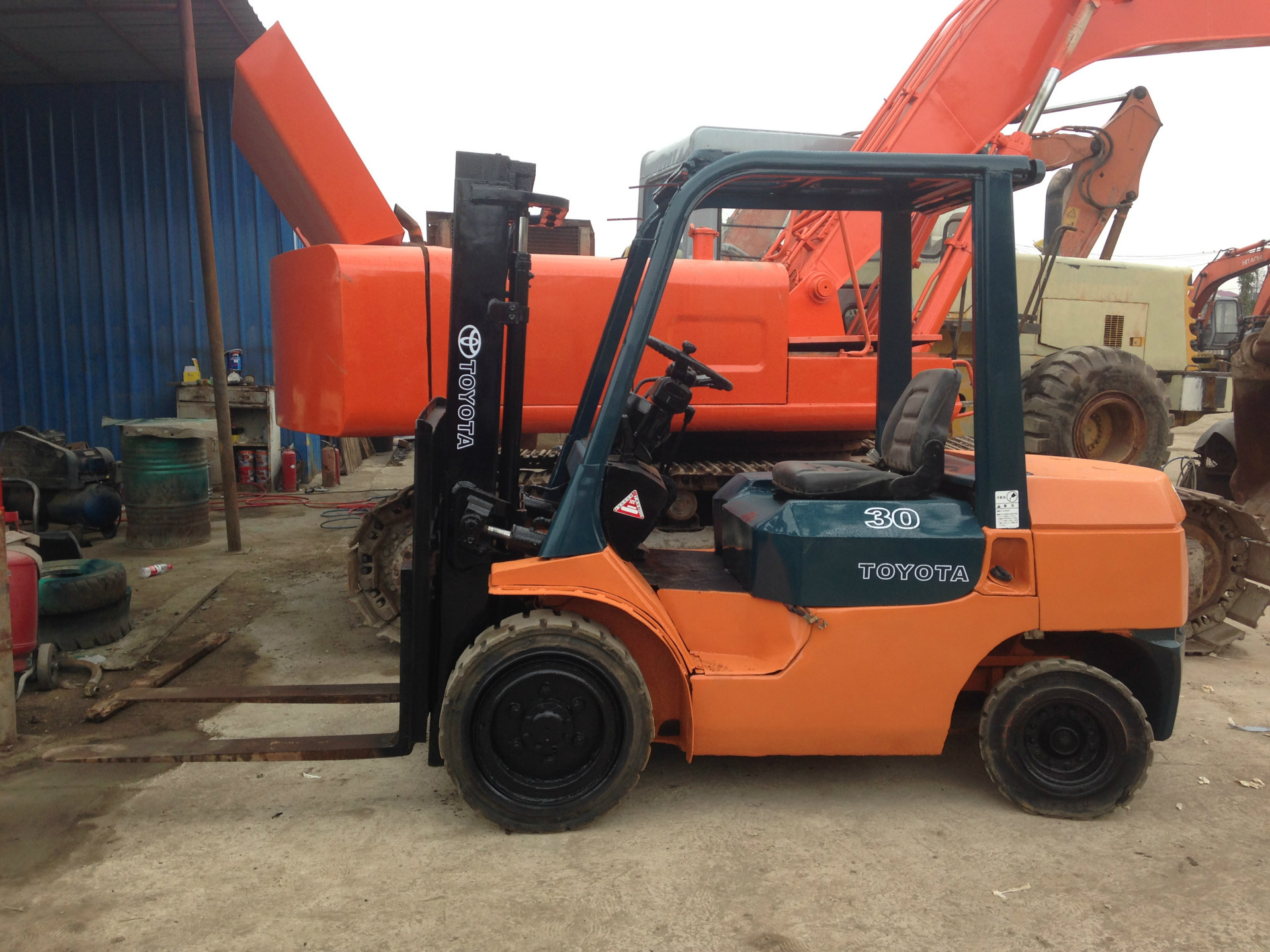 日本TOYOTA丰田7FB30叉车出售.机械挡2Z发动机