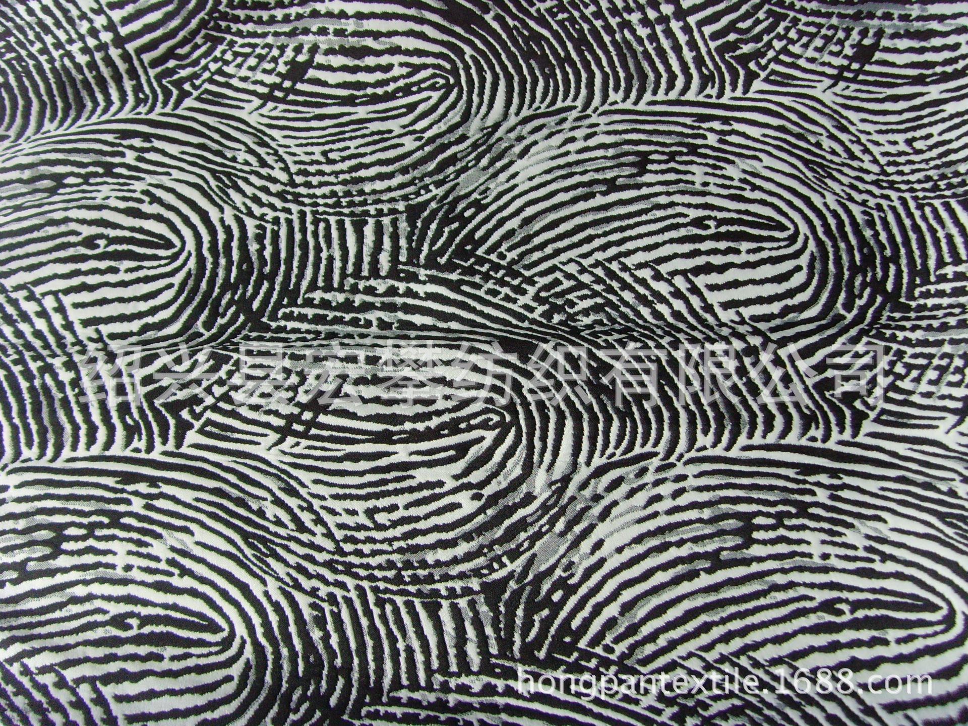 涤纶双层动物纹提花布