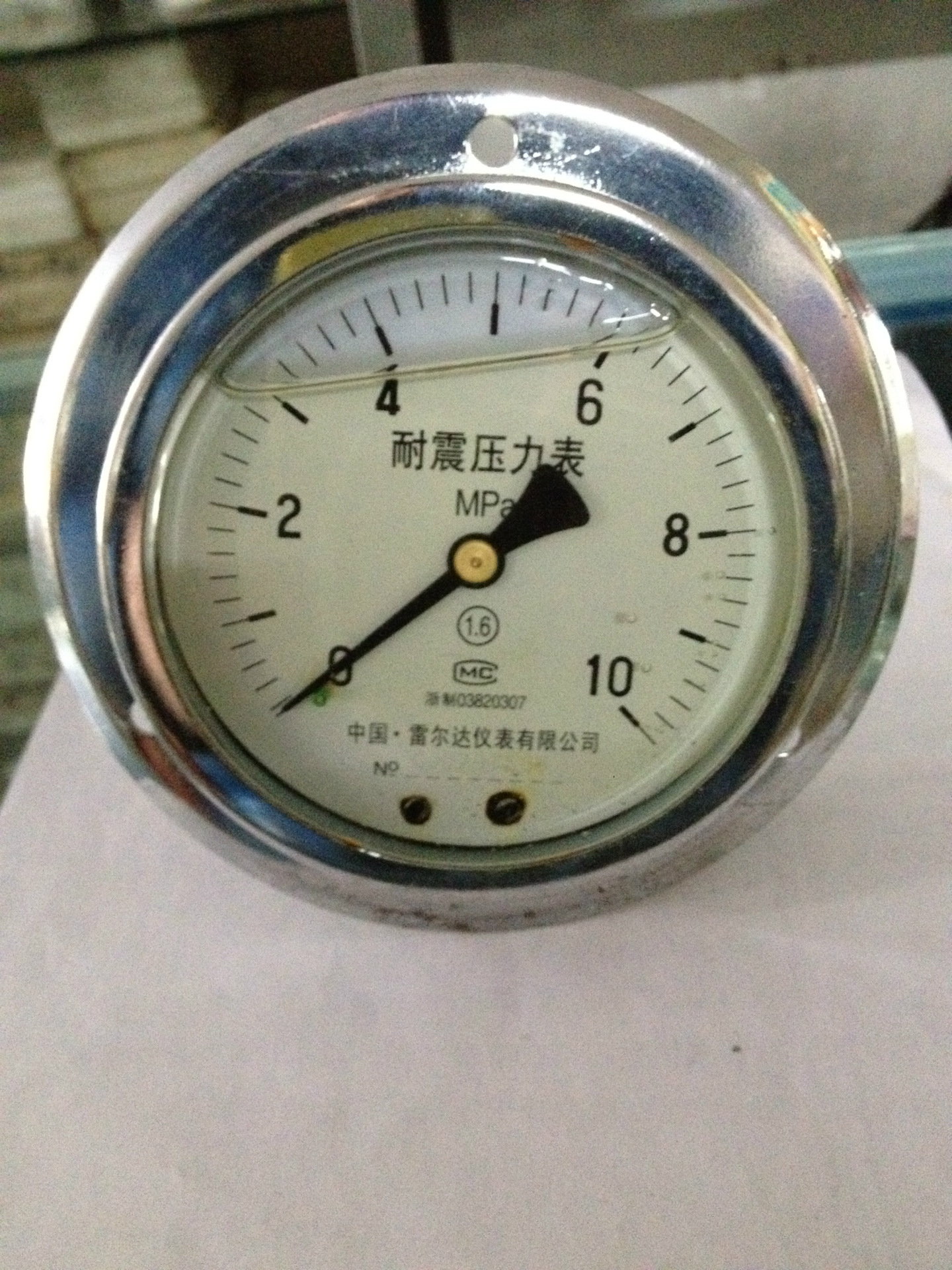 中国雷尔达YN100ZT耐震轴向带边压力表1 2 4 6 10 16 25 40MPA