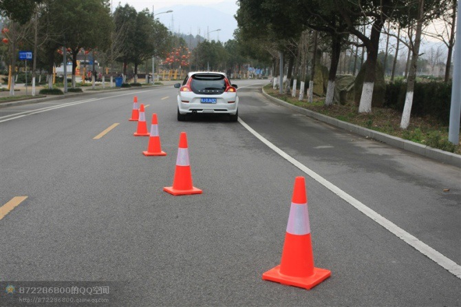 70公分 28英寸pvc路锥 软性路锥 分道隔离路障 全新材料