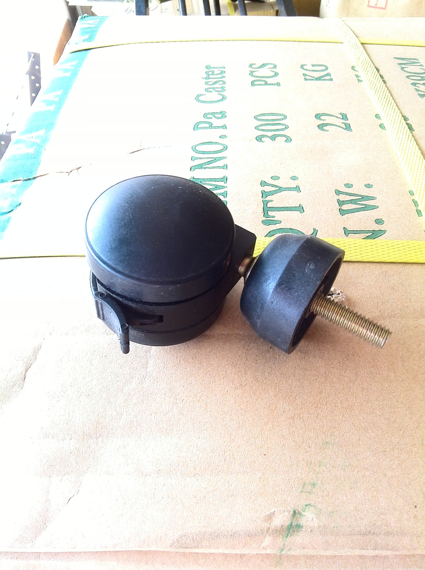 供应脚轮、床脚、出口英制牙轮子