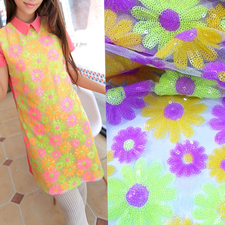 3mm多色荧光片花型 网布绣花面料 亮片绣 时装裙子面料 厂家直销