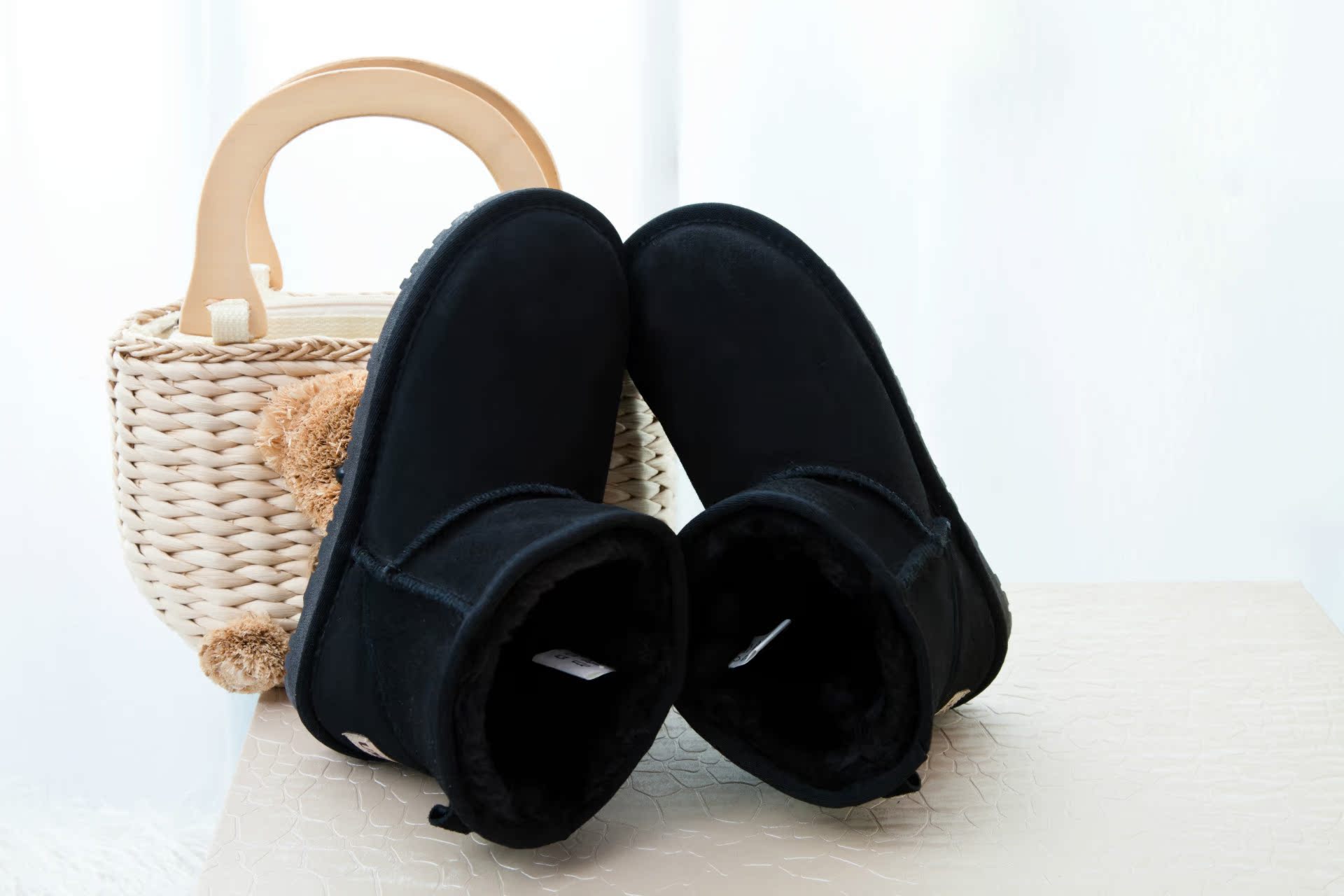 1049898422_1793995830