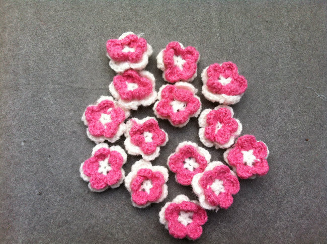 针织粉色+白色手工花朵 辅料批发 2CM直径左右diy手工辅料跨境