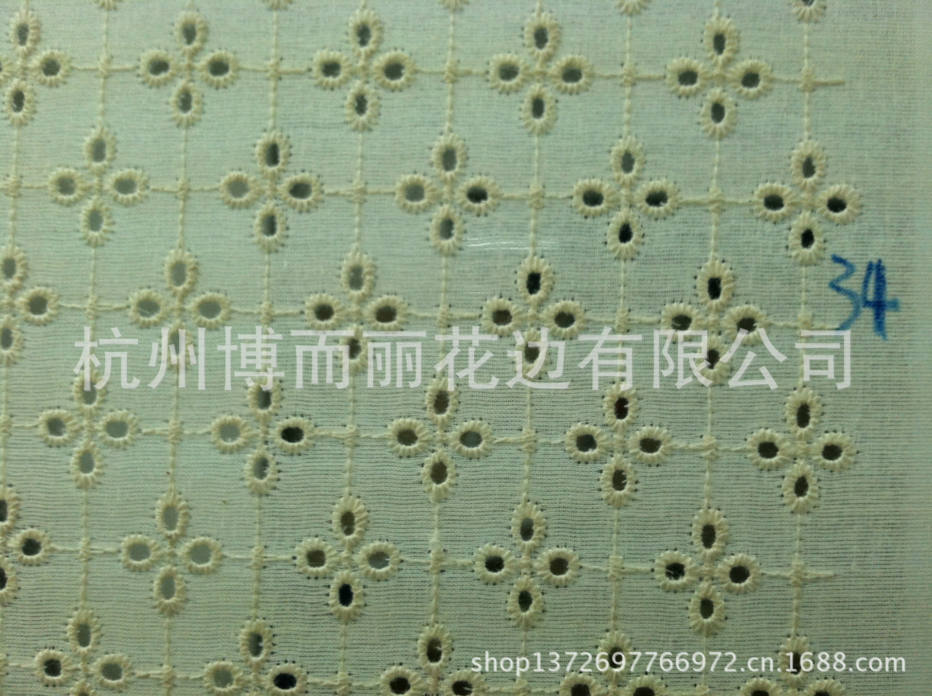 【商家力推】供应优质新款绣花布  棉布绣花  高品质棉布打孔