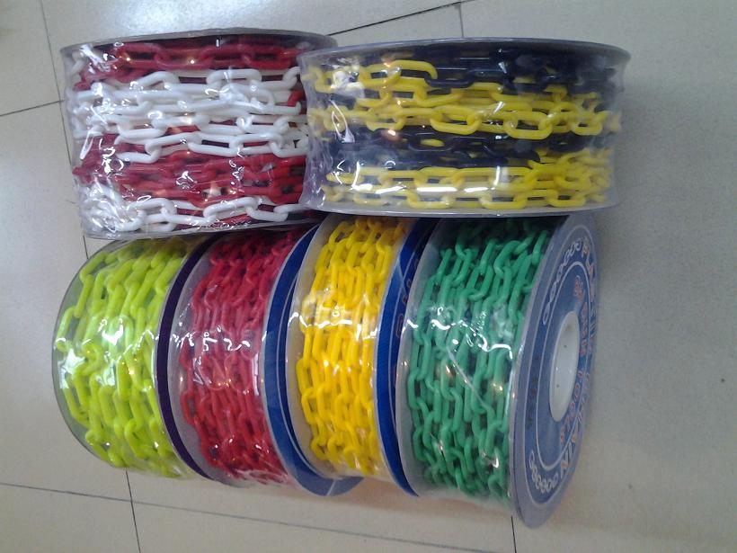 供应各种规格多种颜色的塑料扁平链条 6MM7MM8MM安全栅交通链条