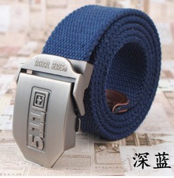 深蓝色